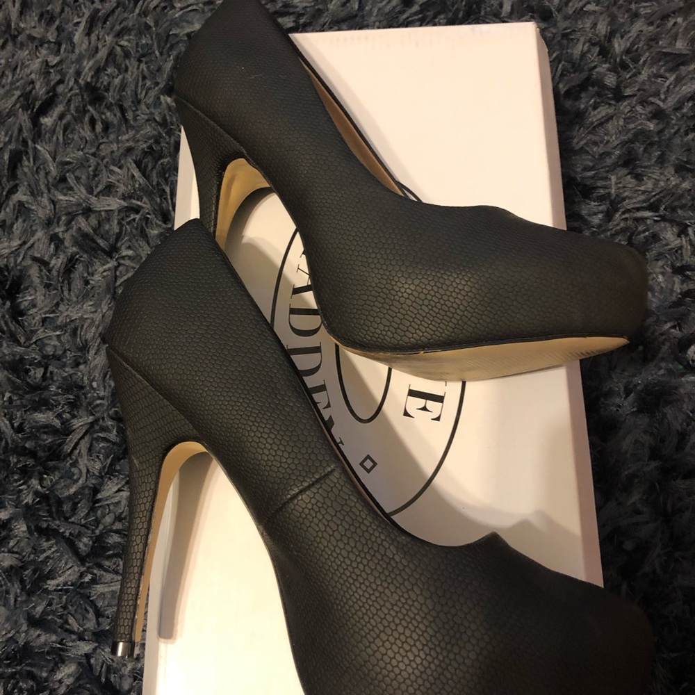 Mix No. 6 Black Pumps